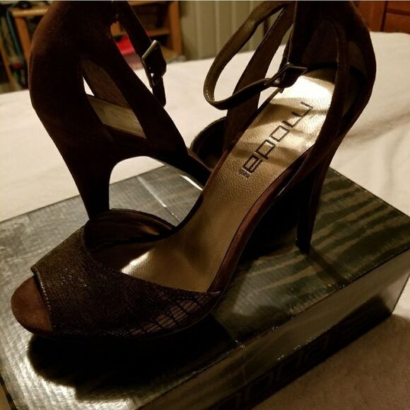 Women's Heels - Picture 1 of 4